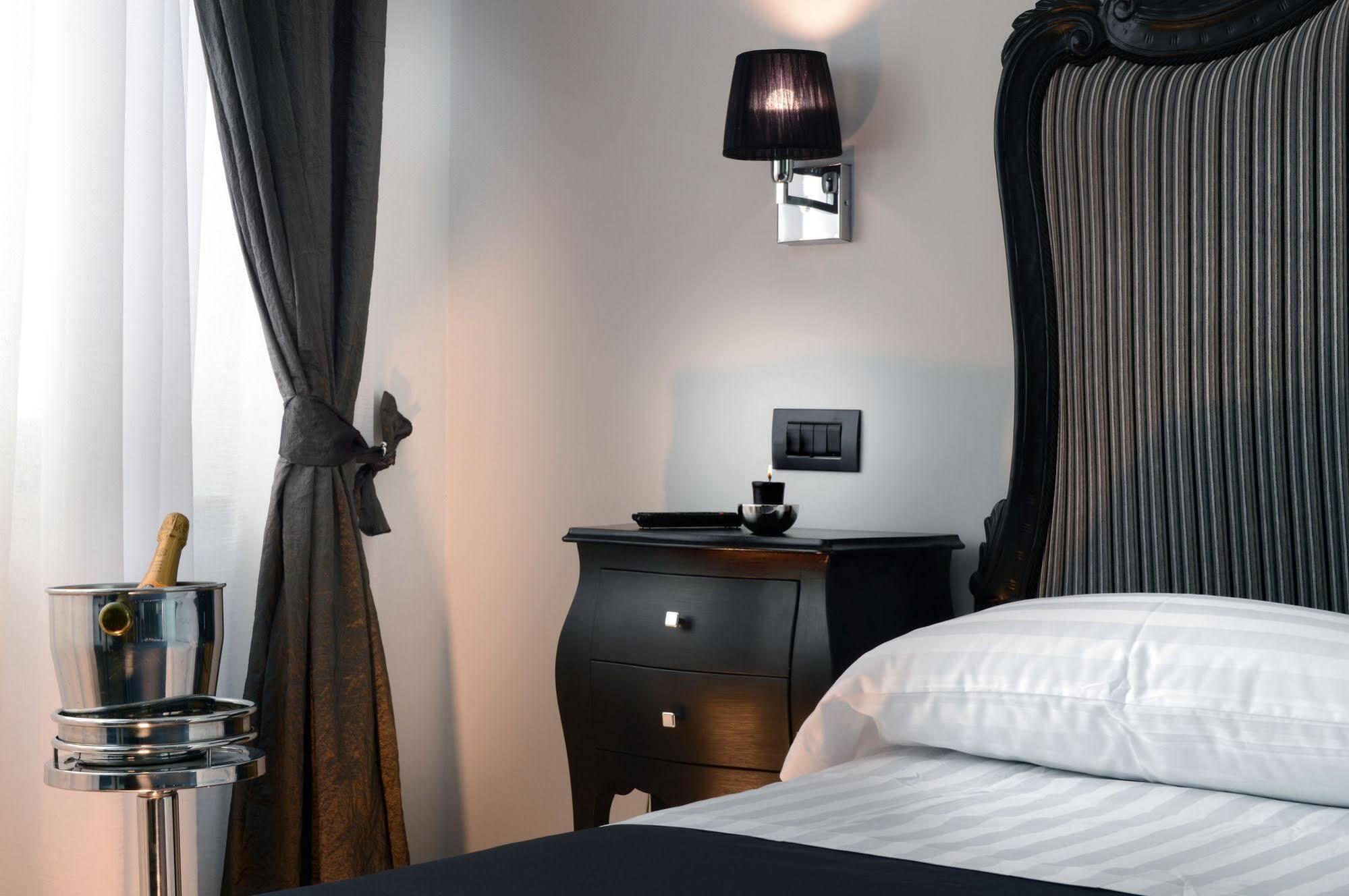 Barbarella Suite Napoli Ngoại thất bức ảnh